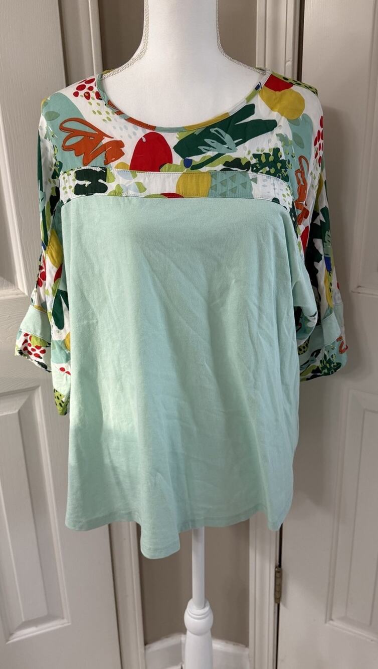 Easel Brand Ladies Top Size L